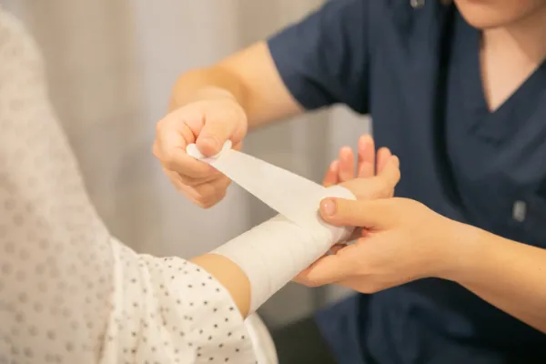 ひなた接骨院宮子院での施術の様子