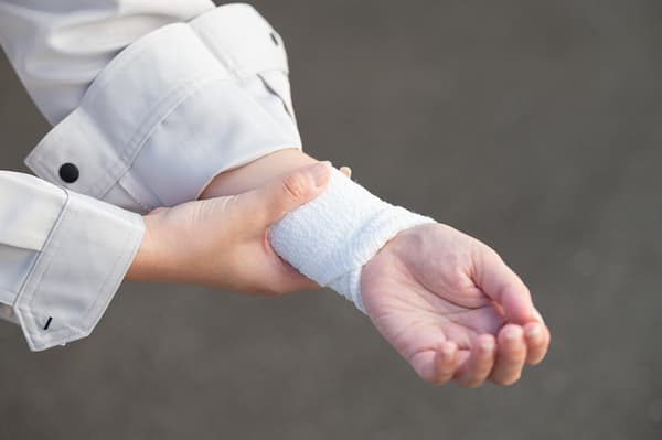 手の包帯