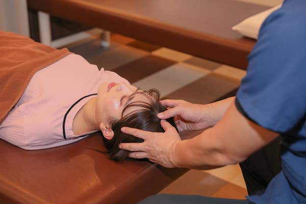 頭蓋調整マッサージの施術