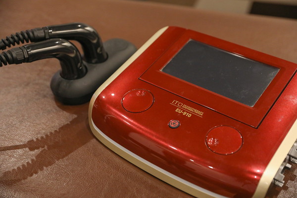 伊藤超短波複合施術器EU910